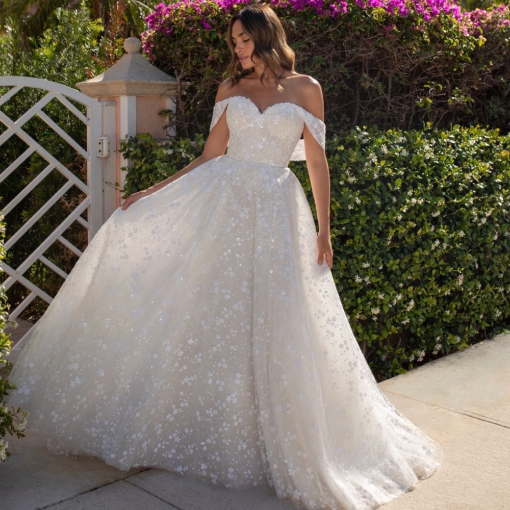 Blush by Hayley Paige BEAU- STYLE 12150, new with tags. Size 14.
